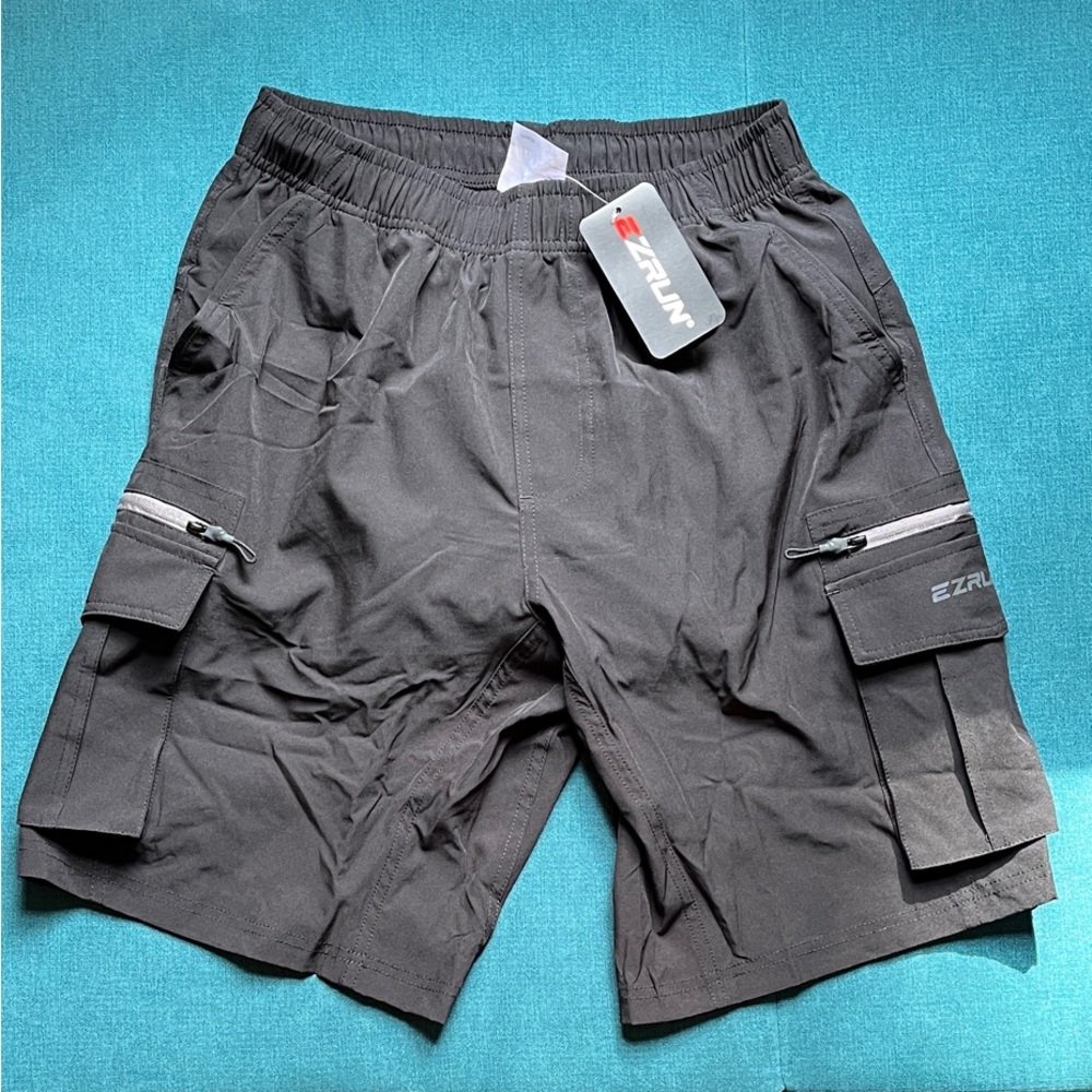 Men’s small padded cycling shorts- cargo pockets- EZ Run- size small NWT!!